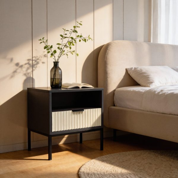 Alice Wave — A white front with wave-like milling, a dark body and an open niche.